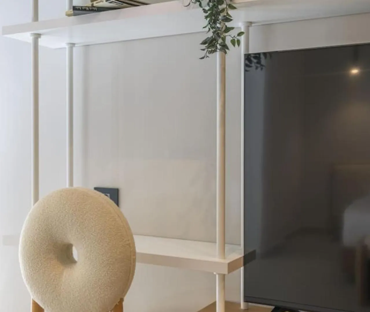 Boho Studio Wild Flowers In Mar Mikhael Bejrut